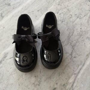 Dr. Martens Maccy II Little Girls' Mary Jane Black Shiny Dress Shoe